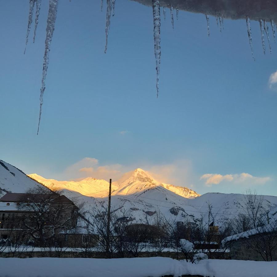 Hostal Warm House Kazbegi Exterior foto