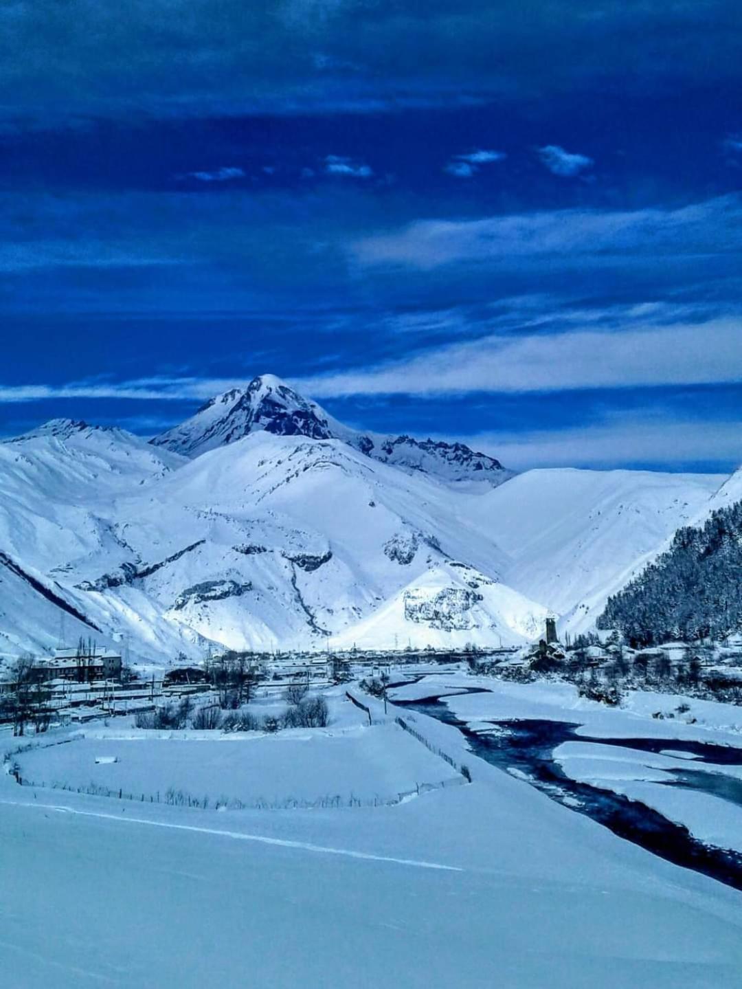 Hostal Warm House Kazbegi Exterior foto